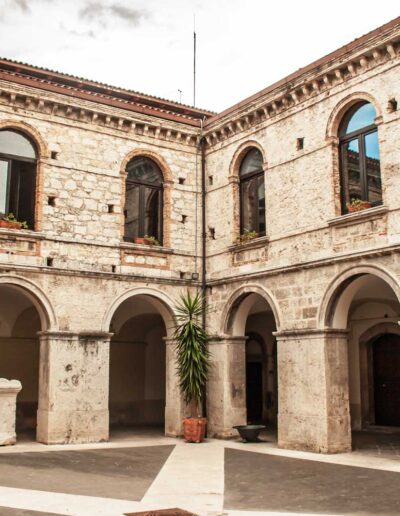 Isernia, Chiostro di Palazzo S. Francesco